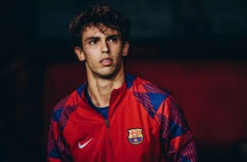 詹姆斯背后传球制造得分机会